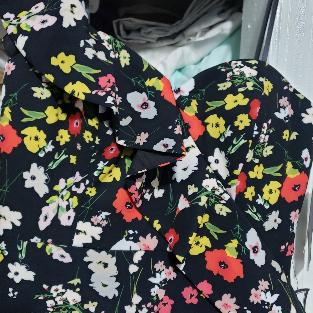 Dress - Picture 2 of 10